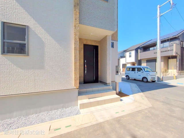 G00368004 埼玉県春日部市備後西５丁目 新築一戸建て 3790万円 土地面積116.25m² (約35.16坪) 建物面積113.85m² (約34.43坪) 間取り３ＬＤＫ 築年月2025年02月(築１年以内)【外観8】