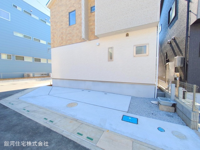 G00368004 埼玉県春日部市備後西５丁目 新築一戸建て 3790万円 土地面積116.25m² (約35.16坪) 建物面積113.85m² (約34.43坪) 間取り３ＬＤＫ 築年月2025年02月(築１年以内)【外観16】