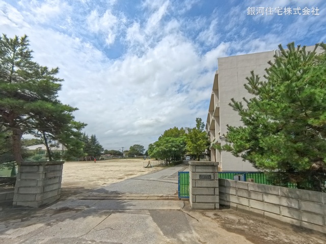 G00368004 埼玉県春日部市備後西５丁目 新築一戸建て 3790万円 土地面積116.25m² (約35.16坪) 建物面積113.85m² (約34.43坪) 間取り３ＬＤＫ 築年月2025年02月(築１年以内)【周辺環境】春日部市立武里小学校