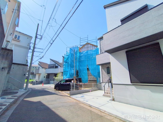G00368014 神奈川県横浜市緑区長津田２丁目 新築一戸建て 6980万円 土地面積109.33m² (約33.07坪) 建物面積102.88m² (約31.12坪) 間取り４ＬＤＫ 築年月2025年07月【外観3】