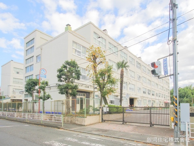 G00368014 神奈川県横浜市緑区長津田２丁目 新築一戸建て 6980万円 土地面積109.33m² (約33.07坪) 建物面積102.88m² (約31.12坪) 間取り４ＬＤＫ 築年月2025年07月【周辺環境】横浜市立長津田第二小学校