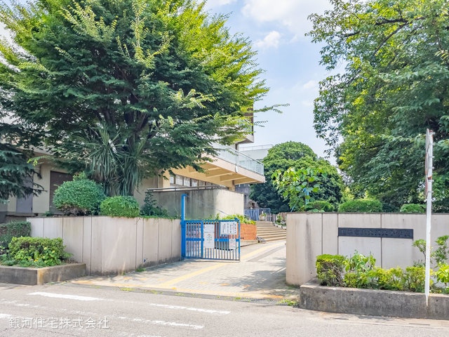 G00368020 埼玉県越谷市大字大里 新築一戸建て 3180万円 土地面積92.50m² (約27.98坪) 建物面積101.85m² (約30.80坪) 間取り４ＬＤＫ 築年月2025年06月【周辺環境】越谷市立大沢北小学校