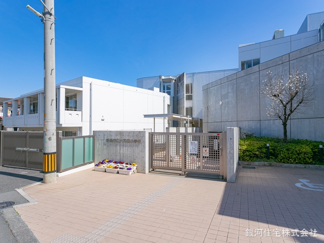 G00368027 埼玉県新座市野火止５丁目 新築一戸建て 4180万円 土地面積83.62m² (約25.29坪) 建物面積66.61m² (約20.14坪) 間取り３ＬＤＫ 築年月2025年10月【周辺環境】新座市立大和田小学校