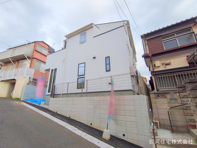 G00368043 千葉県船橋市田喜野井５丁目 新築一戸建て 3480万円 土地面積107.72m² (約32.58坪) 建物面積98.12m² (約29.68坪) 間取り４ＬＤＫ 築年月2025年03月(築１年以内)【外観2】