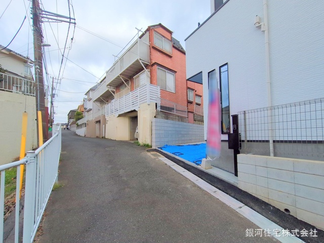 G00368043 千葉県船橋市田喜野井５丁目 新築一戸建て 3480万円 土地面積107.72m² (約32.58坪) 建物面積98.12m² (約29.68坪) 間取り４ＬＤＫ 築年月2025年03月(築１年以内)【外観15】