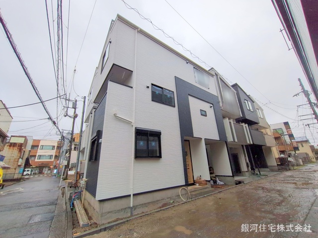 G00368045 神奈川県横浜市鶴見区矢向４丁目 新築一戸建て 5980万円 土地面積46.71m² (約14.12坪) 建物面積99.35m² (約30.05坪) 間取り３ＬＤＫ 築年月2025年03月(築１年以内)【外観2】