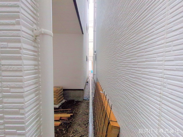 G00368045 神奈川県横浜市鶴見区矢向４丁目 新築一戸建て 5980万円 土地面積46.71m² (約14.12坪) 建物面積99.35m² (約30.05坪) 間取り３ＬＤＫ 築年月2025年03月(築１年以内)【外観9】