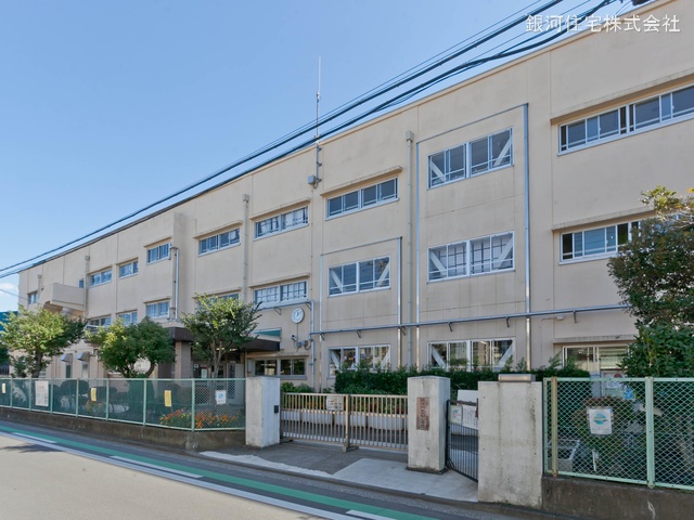 G00368045 神奈川県横浜市鶴見区矢向４丁目 新築一戸建て 5980万円 土地面積46.71m² (約14.12坪) 建物面積99.35m² (約30.05坪) 間取り３ＬＤＫ 築年月2025年03月(築１年以内)【周辺環境】横浜市立矢向小学校