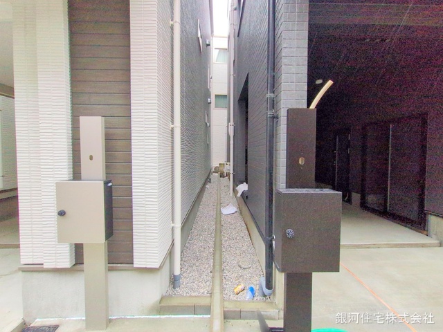 G00368046 神奈川県横浜市鶴見区矢向４丁目 新築一戸建て 5580万円 土地面積52.78m² (約15.96坪) 建物面積102.57m² (約31.02坪) 間取り２ＳＬＤＫ 築年月2025年03月(築１年以内)【外観10】