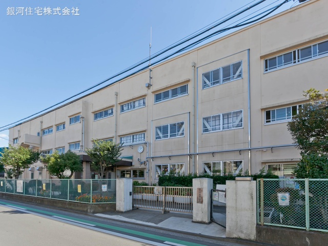 G00368046 神奈川県横浜市鶴見区矢向４丁目 新築一戸建て 5580万円 土地面積52.78m² (約15.96坪) 建物面積102.57m² (約31.02坪) 間取り２ＳＬＤＫ 築年月2025年03月(築１年以内)【周辺環境】横浜市立矢向小学校