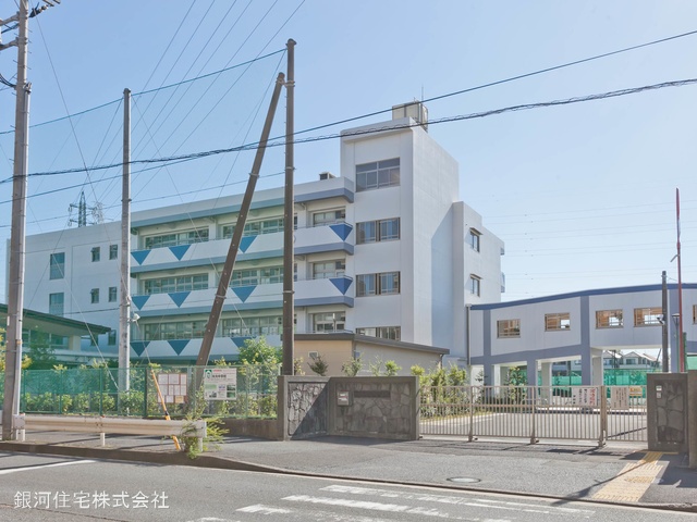 G00368046 神奈川県横浜市鶴見区矢向４丁目 新築一戸建て 5580万円 土地面積52.78m² (約15.96坪) 建物面積102.57m² (約31.02坪) 間取り２ＳＬＤＫ 築年月2025年03月(築１年以内)【周辺環境】横浜市立矢向中学校
