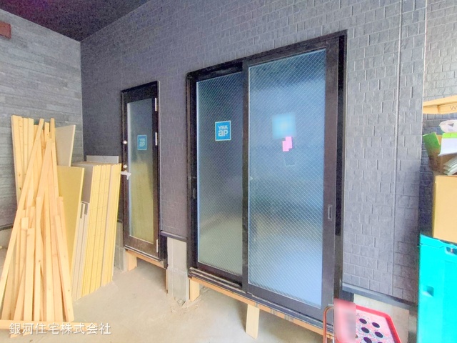 G00368047 神奈川県横浜市鶴見区矢向４丁目 新築一戸建て 5680万円 土地面積54.33m² (約16.43坪) 建物面積107.94m² (約32.65坪) 間取り２ＳＬＤＫ 築年月2025年03月(築１年以内)【外観7】