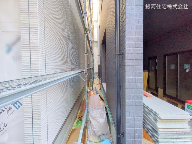 G00368047 神奈川県横浜市鶴見区矢向４丁目 新築一戸建て 5680万円 土地面積54.33m² (約16.43坪) 建物面積107.94m² (約32.65坪) 間取り２ＳＬＤＫ 築年月2025年03月(築１年以内)【外観11】