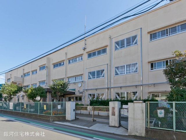 G00368047 神奈川県横浜市鶴見区矢向４丁目 新築一戸建て 5680万円 土地面積54.33m² (約16.43坪) 建物面積107.94m² (約32.65坪) 間取り２ＳＬＤＫ 築年月2025年03月(築１年以内)【周辺環境】横浜市立矢向小学校