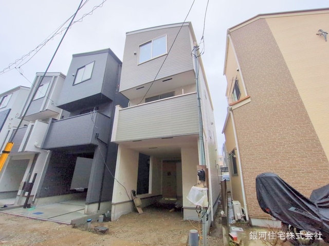 G00368048 神奈川県横浜市鶴見区矢向４丁目 新築一戸建て 5680万円 土地面積55.93m² (約16.91坪) 建物面積107.94m² (約32.65坪) 間取り２ＳＬＤＫ 築年月2025年03月(築１年以内)【外観2】