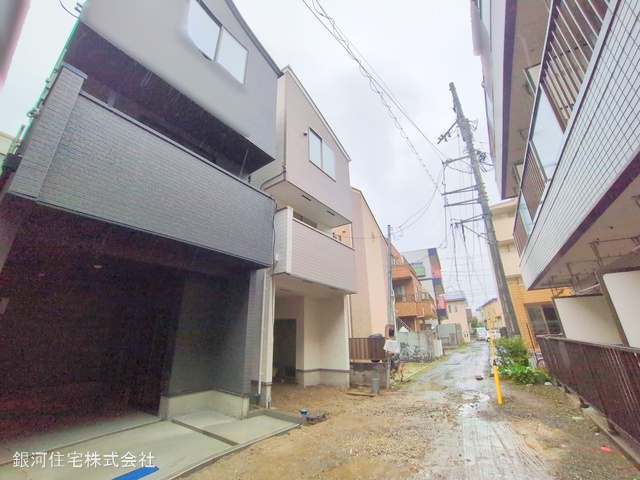 G00368048 神奈川県横浜市鶴見区矢向４丁目 新築一戸建て 5680万円 土地面積55.93m² (約16.91坪) 建物面積107.94m² (約32.65坪) 間取り２ＳＬＤＫ 築年月2025年03月(築１年以内)【外観3】