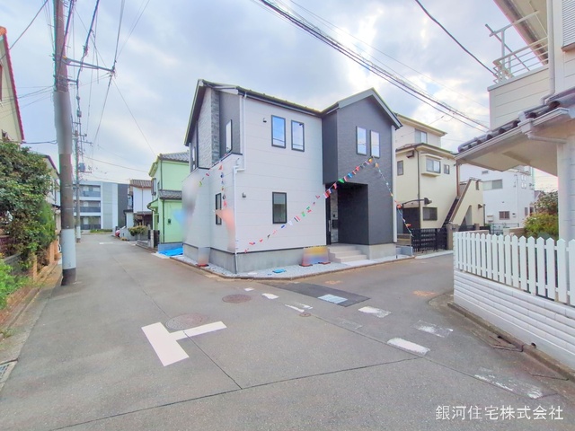 G00368051 埼玉県ふじみ野市駒林元町４丁目 新築一戸建て 6090万円 土地面積99.76m² (約30.17坪) 建物面積105.34m² (約31.86坪) 間取り４ＬＤＫ 築年月2025年03月(築１年以内)【外観3】
