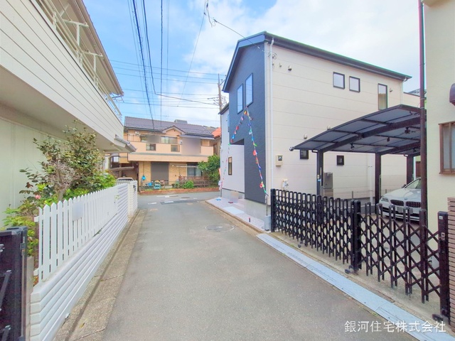 G00368051 埼玉県ふじみ野市駒林元町４丁目 新築一戸建て 6090万円 土地面積99.76m² (約30.17坪) 建物面積105.34m² (約31.86坪) 間取り４ＬＤＫ 築年月2025年03月(築１年以内)【外観4】
