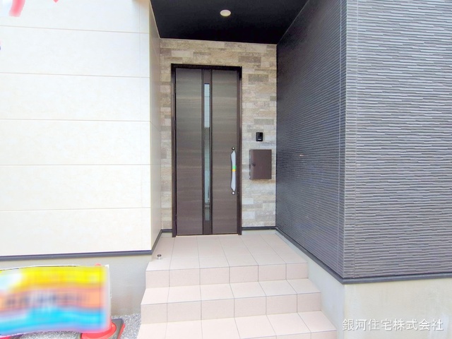 G00368051 埼玉県ふじみ野市駒林元町４丁目 新築一戸建て 6090万円 土地面積99.76m² (約30.17坪) 建物面積105.34m² (約31.86坪) 間取り４ＬＤＫ 築年月2025年03月(築１年以内)【外観8】