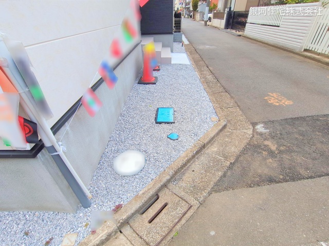 G00368051 埼玉県ふじみ野市駒林元町４丁目 新築一戸建て 6090万円 土地面積99.76m² (約30.17坪) 建物面積105.34m² (約31.86坪) 間取り４ＬＤＫ 築年月2025年03月(築１年以内)【外観10】