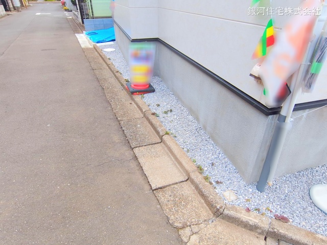 G00368051 埼玉県ふじみ野市駒林元町４丁目 新築一戸建て 6090万円 土地面積99.76m² (約30.17坪) 建物面積105.34m² (約31.86坪) 間取り４ＬＤＫ 築年月2025年03月(築１年以内)【外観11】