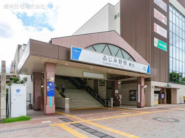 G00368051 埼玉県ふじみ野市駒林元町４丁目 新築一戸建て 6090万円 土地面積99.76m² (約30.17坪) 建物面積105.34m² (約31.86坪) 間取り４ＬＤＫ 築年月2025年03月(築１年以内)【周辺環境】東武東上線「ふじみ野」駅