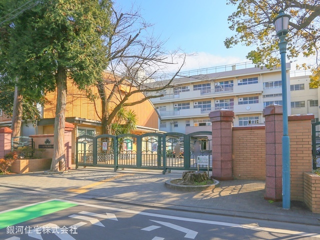 G00368055 埼玉県さいたま市浦和区大東１丁目 新築一戸建て 3980万円 土地面積69.30m² (約20.96坪) 建物面積123.06m² (約37.22坪) 築年月2025年02月(築１年以内)【周辺環境】さいたま市立木崎小学校