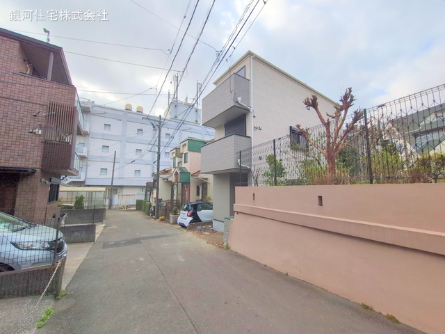 G00368057 神奈川県横浜市磯子区磯子２丁目 新築一戸建て 2880万円 土地面積50.71m² (約15.33坪) 建物面積80.87m² (約24.46坪) 間取り２ＳＬＤＫ 築年月2025年03月(築１年以内)【外観3】