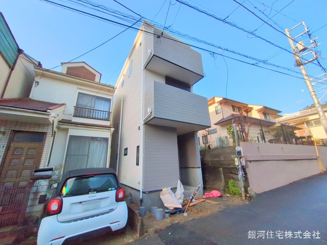 G00368057 神奈川県横浜市磯子区磯子２丁目 新築一戸建て 2880万円 土地面積50.71m² (約15.33坪) 建物面積80.87m² (約24.46坪) 間取り２ＳＬＤＫ 築年月2025年03月(築１年以内)【外観5】