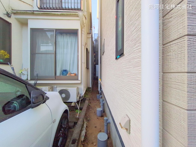 G00368057 神奈川県横浜市磯子区磯子２丁目 新築一戸建て 2880万円 土地面積50.71m² (約15.33坪) 建物面積80.87m² (約24.46坪) 間取り２ＳＬＤＫ 築年月2025年03月(築１年以内)【外観9】