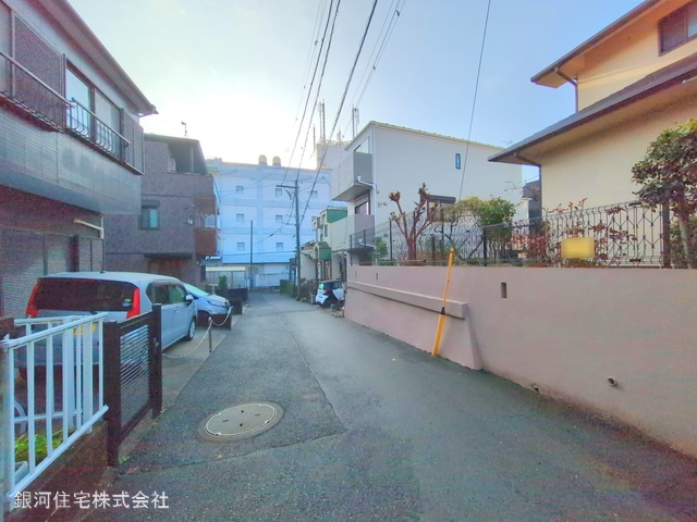 G00368057 神奈川県横浜市磯子区磯子２丁目 新築一戸建て 2880万円 土地面積50.71m² (約15.33坪) 建物面積80.87m² (約24.46坪) 間取り２ＳＬＤＫ 築年月2025年03月(築１年以内)【外観12】