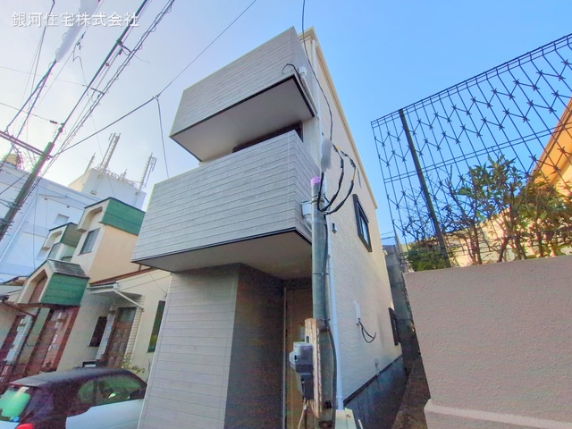 G00368057 神奈川県横浜市磯子区磯子２丁目 新築一戸建て 2880万円 土地面積50.71m² (約15.33坪) 建物面積80.87m² (約24.46坪) 間取り２ＳＬＤＫ 築年月2025年03月(築１年以内)【外観14】