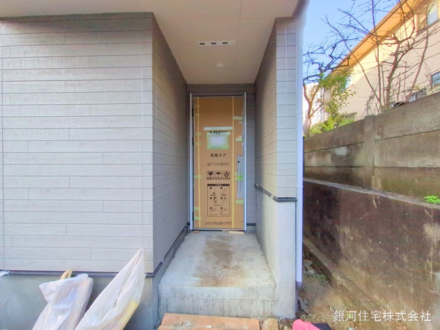 G00368057 神奈川県横浜市磯子区磯子２丁目 新築一戸建て 2880万円 土地面積50.71m² (約15.33坪) 建物面積80.87m² (約24.46坪) 間取り２ＳＬＤＫ 築年月2025年03月(築１年以内)【外観18】