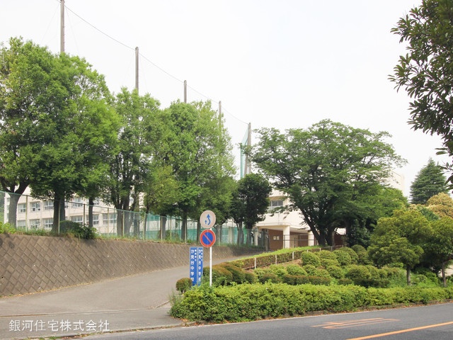 G00368057 神奈川県横浜市磯子区磯子２丁目 新築一戸建て 2880万円 土地面積50.71m² (約15.33坪) 建物面積80.87m² (約24.46坪) 間取り２ＳＬＤＫ 築年月2025年03月(築１年以内)【周辺環境】横浜市立汐見台中学校