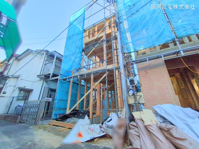 G00368058 神奈川県川崎市川崎区小田栄１丁目 新築一戸建て 3380万円 土地面積44.03m² (約13.31坪) 建物面積70.53m² (約21.33坪) 間取り２ＳＬＤＫ 築年月2025年03月(築１年以内)【外観4】