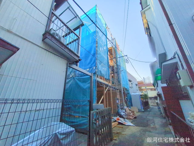 G00368058 神奈川県川崎市川崎区小田栄１丁目 新築一戸建て 3380万円 土地面積44.03m² (約13.31坪) 建物面積70.53m² (約21.33坪) 間取り２ＳＬＤＫ 築年月2025年03月(築１年以内)【外観6】