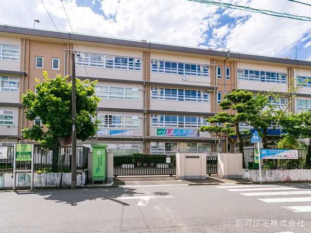 G00368058 神奈川県川崎市川崎区小田栄１丁目 新築一戸建て 3380万円 土地面積44.03m² (約13.31坪) 建物面積70.53m² (約21.33坪) 間取り２ＳＬＤＫ 築年月2025年03月(築１年以内)【周辺環境】川崎市立渡田中学校