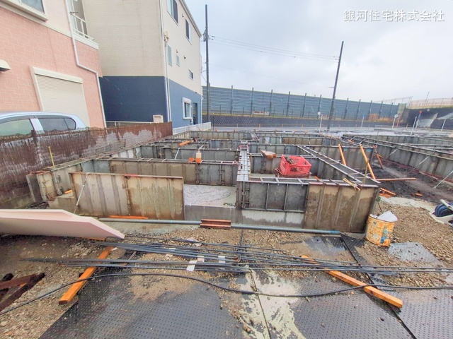 G00368071 神奈川県大和市上草柳６丁目 新築一戸建て 4380万円 土地面積100.90m² (約30.52坪) 建物面積100.60m² (約30.43坪) 間取り４ＬＤＫ 築年月2025年05月【外観7】