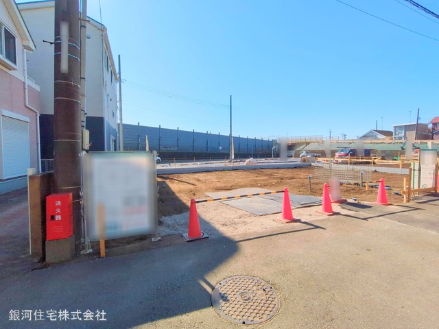 G00368071 神奈川県大和市上草柳６丁目 新築一戸建て 4380万円 土地面積100.90m² (約30.52坪) 建物面積100.60m² (約30.43坪) 間取り４ＬＤＫ 築年月2025年05月【外観14】
