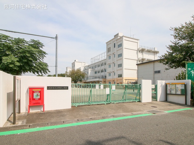 G00368071 神奈川県大和市上草柳６丁目 新築一戸建て 4380万円 土地面積100.90m² (約30.52坪) 建物面積100.60m² (約30.43坪) 間取り４ＬＤＫ 築年月2025年05月【周辺環境】大和市立大野原小学校