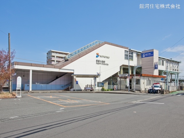 G00368071 神奈川県大和市上草柳６丁目 新築一戸建て 4380万円 土地面積100.90m² (約30.52坪) 建物面積100.60m² (約30.43坪) 間取り４ＬＤＫ 築年月2025年05月【周辺環境】相模鉄道本線「相模大塚」駅