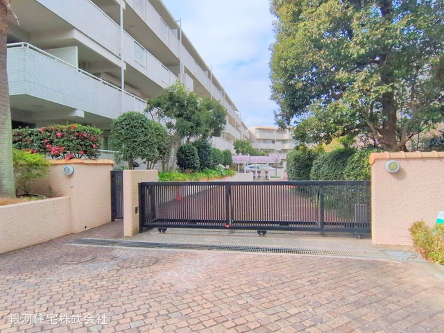 G00368075 神奈川県横浜市磯子区岡村１丁目 中古マンション 2580万円 専有面積75.15m² (約22.73坪) 間取り２ＬＤＫ 所在階3階 築年月1991年09月(築33年)【外観14】