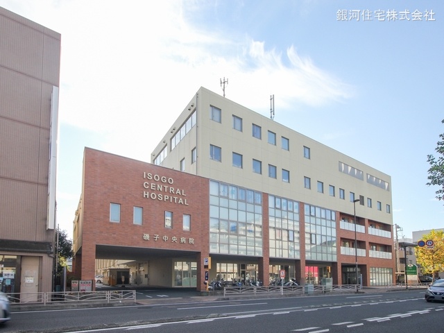 G00368075 神奈川県横浜市磯子区岡村１丁目 中古マンション 2580万円 専有面積75.15m² (約22.73坪) 間取り２ＬＤＫ 所在階3階 築年月1991年09月(築33年)【周辺環境】磯子中央病院