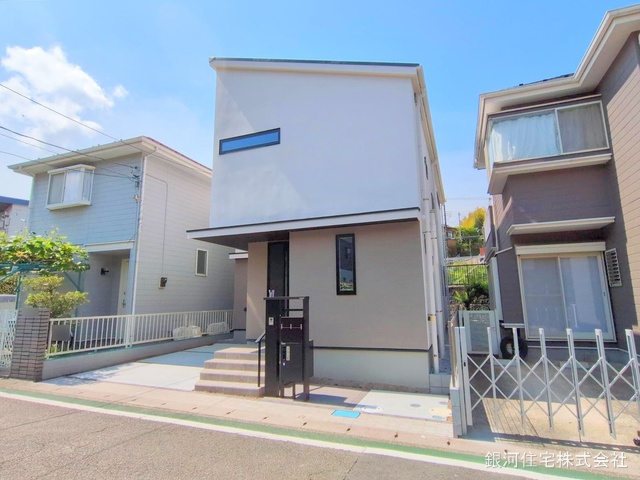 G00368080 神奈川県鎌倉市台５丁目 新築一戸建て 6780万円 土地面積102.07m² (約30.87坪) 建物面積107.44m² (約32.50坪) 築年月2025年03月(築１年以内)【外観2】
