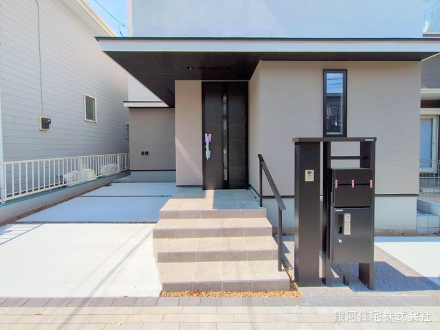 G00368080 神奈川県鎌倉市台５丁目 新築一戸建て 6780万円 土地面積102.07m² (約30.87坪) 建物面積107.44m² (約32.50坪) 築年月2025年03月(築１年以内)【外観12】
