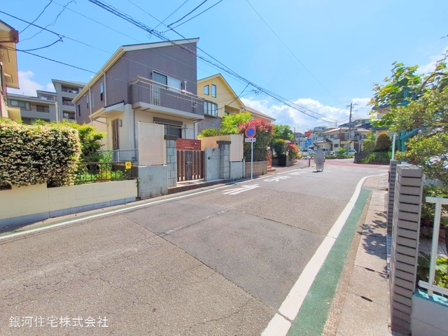G00368080 神奈川県鎌倉市台５丁目 新築一戸建て 6780万円 土地面積102.07m² (約30.87坪) 建物面積107.44m² (約32.50坪) 築年月2025年03月(築１年以内)【外観13】