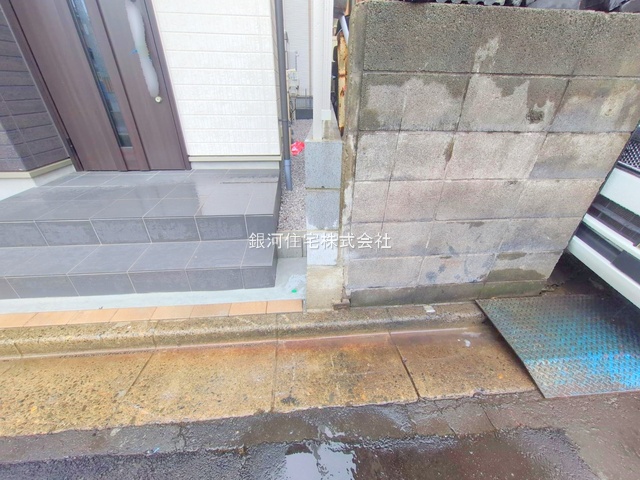G00368179 埼玉県川口市上青木６丁目 新築一戸建て 3690万円 土地面積60.97m² (約18.44坪) 建物面積106.65m² (約32.26坪) 間取り３ＳＬＤＫ 築年月2025年04月(築１年以内)【外観17】