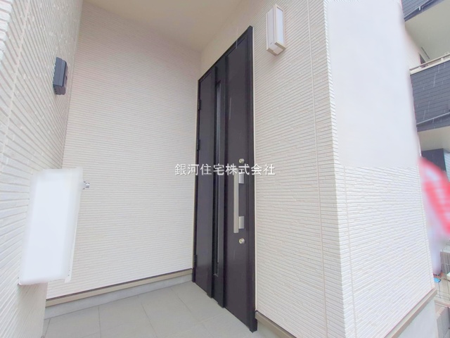 G00368180 埼玉県川口市上青木６丁目 新築一戸建て 3890万円 土地面積83.50m² (約25.25坪) 建物面積92.22m² (約27.89坪) 間取り４ＬＤＫ 築年月2025年04月(築１年以内)【外観5】
