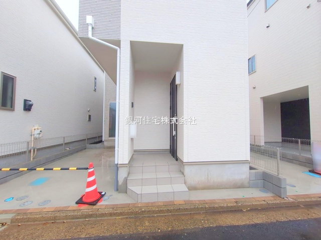 G00368180 埼玉県川口市上青木６丁目 新築一戸建て 3890万円 土地面積83.50m² (約25.25坪) 建物面積92.22m² (約27.89坪) 間取り４ＬＤＫ 築年月2025年04月(築１年以内)【外観6】