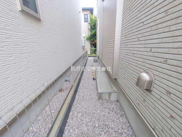 G00368180 埼玉県川口市上青木６丁目 新築一戸建て 3890万円 土地面積83.50m² (約25.25坪) 建物面積92.22m² (約27.89坪) 間取り４ＬＤＫ 築年月2025年04月(築１年以内)【外観7】